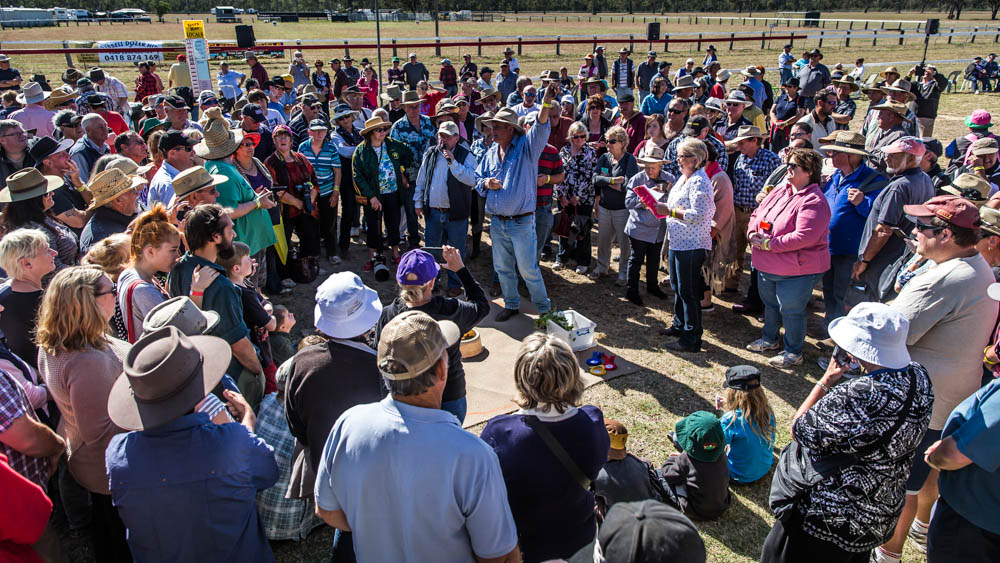 Crowd Yabbie Race SMP_0286